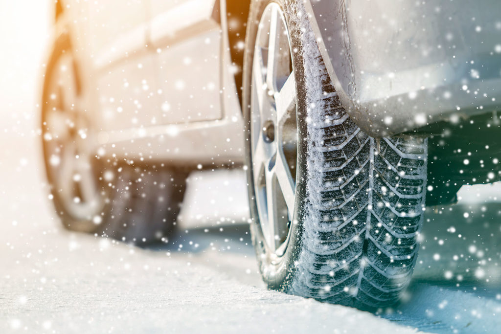 Jakie opcje ubezpieczenia samochodu mogą okazać się przydatne zimą?
